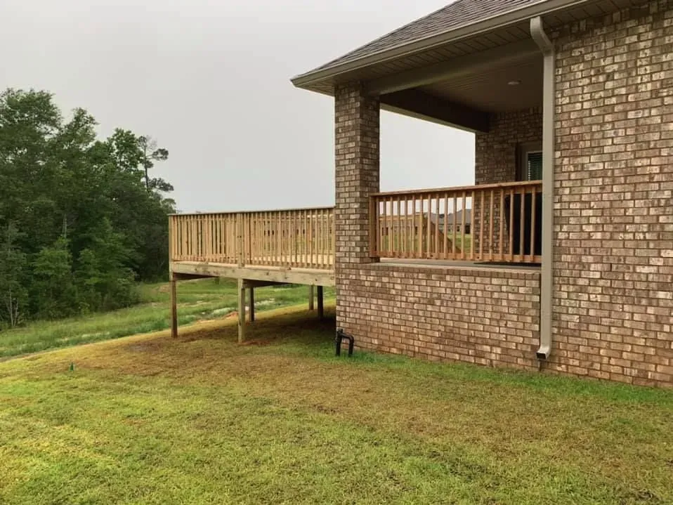 Local residential landscaping experts serving Cantonment, FL - Blue Water Construction & Landscaping