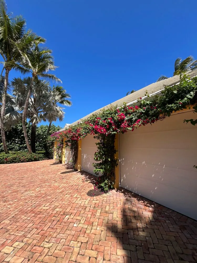 Top-rated lawn care service in Hobe Sound, FL by Blue Water Landscape