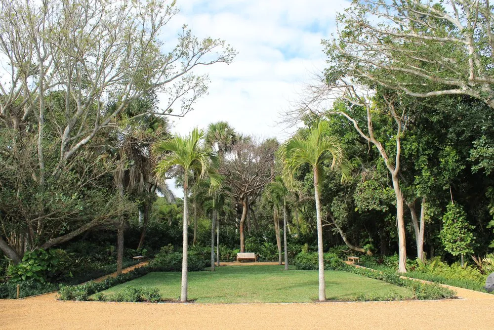 Custom yard maintenance experts serving Hobe Sound, FL - Blue Water Landscape