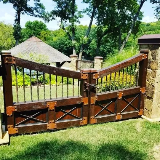 Local yard cleanup service experts serving Mission, KS - Bluebird Outdoors