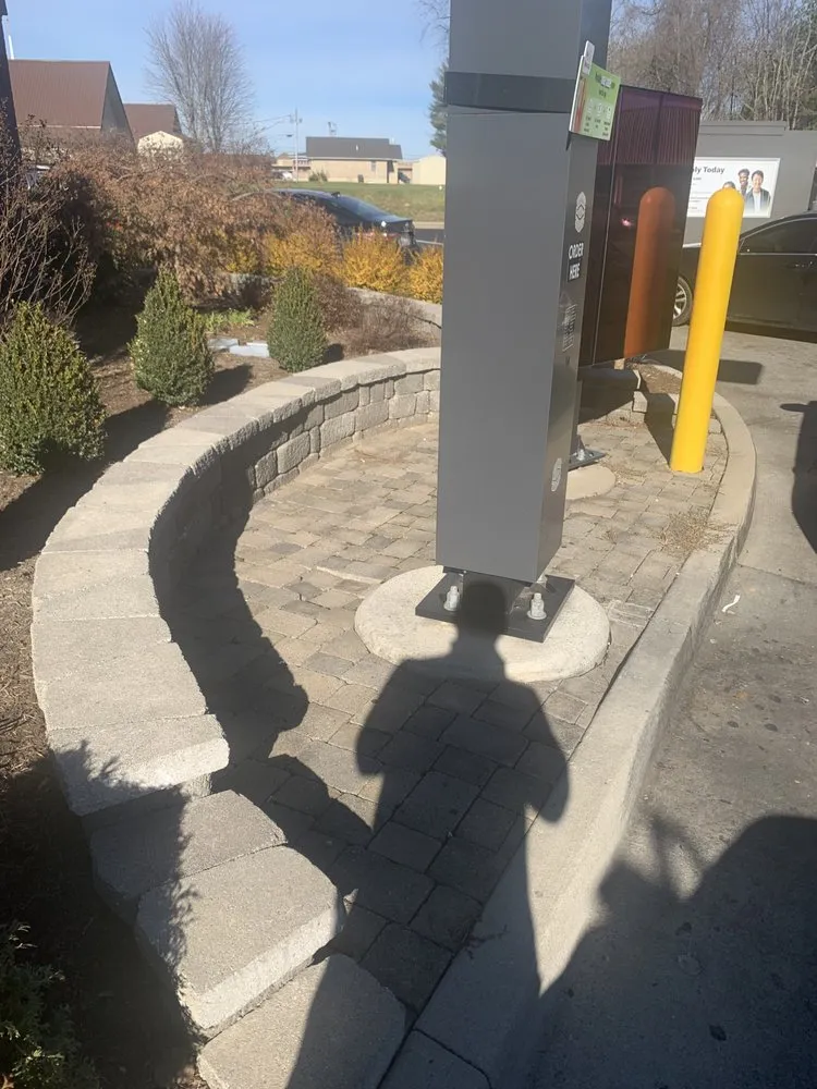 Top-rated landscape design for homes in Frankfort, KY by Bluegrass Cuts