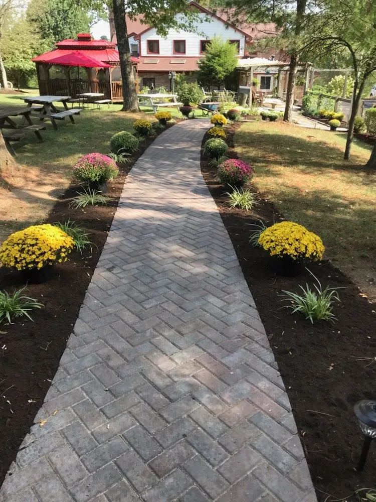 Top-rated lawn care service experts serving Nicholasville, KY - Bluegrass Dreamscapes