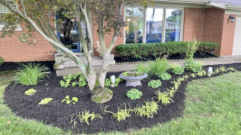 Custom outdoor landscaping in Louisville, KY - Bluegrass Gardening
