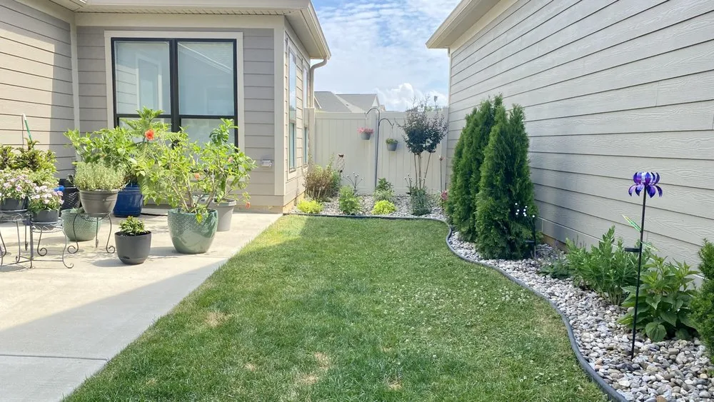 Affordable yard maintenance in Louisville, KY by Bluegrass Gardening