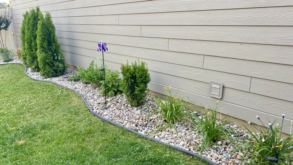 Professional landscape design experts serving Louisville, KY - Bluegrass Gardening