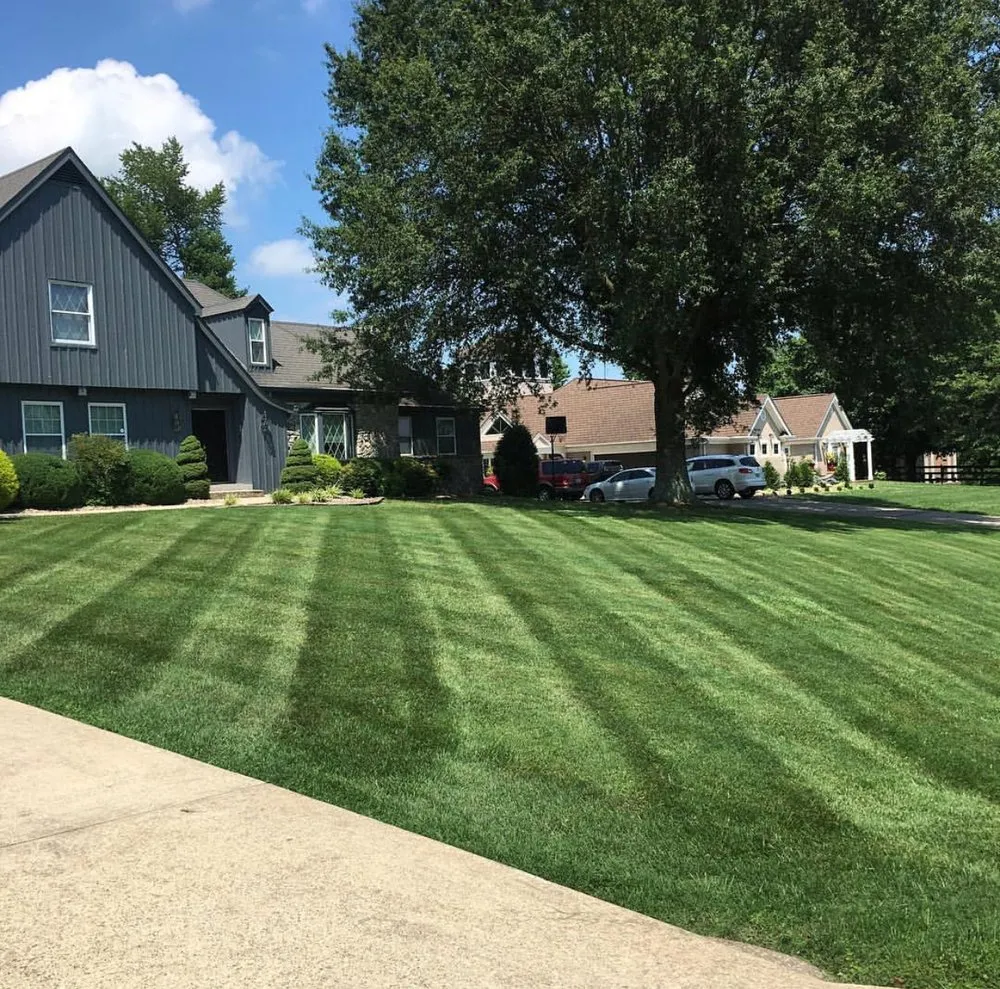 Top-rated garden landscaping in Glasgow, KY by Bluegrass Lawn Services