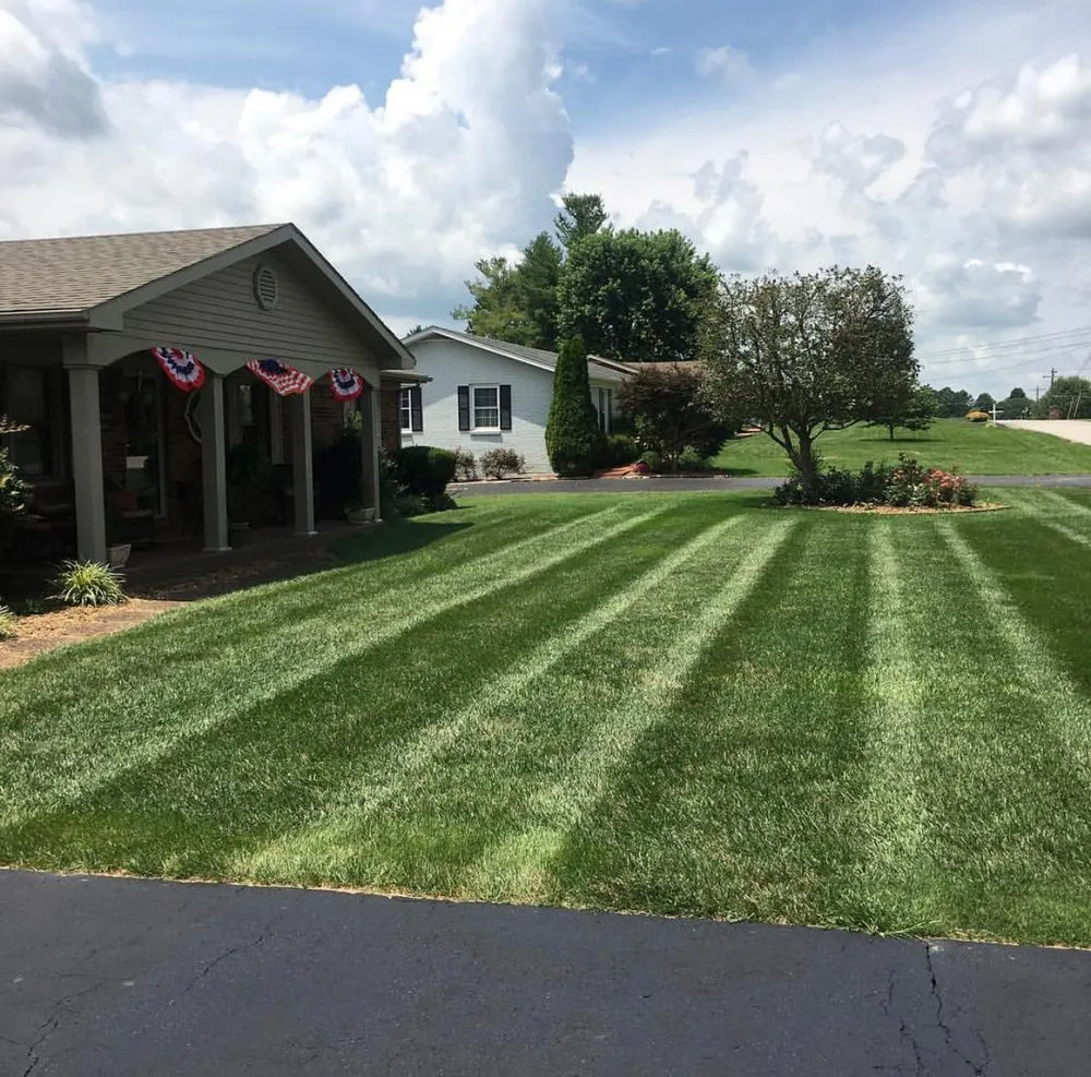 Reliable lawn care service experts serving Glasgow, KY - Bluegrass Lawn Services