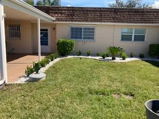 Custom garden landscaping in Bradenton, FL by Blueline Tree Service & Landscaping