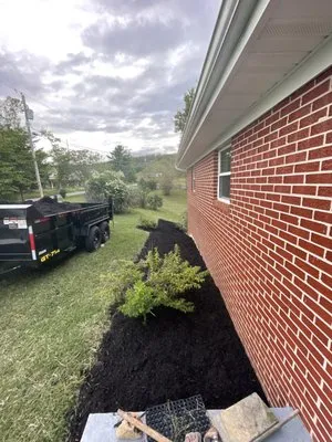 BlueRidge Lawn & Landscape Logo