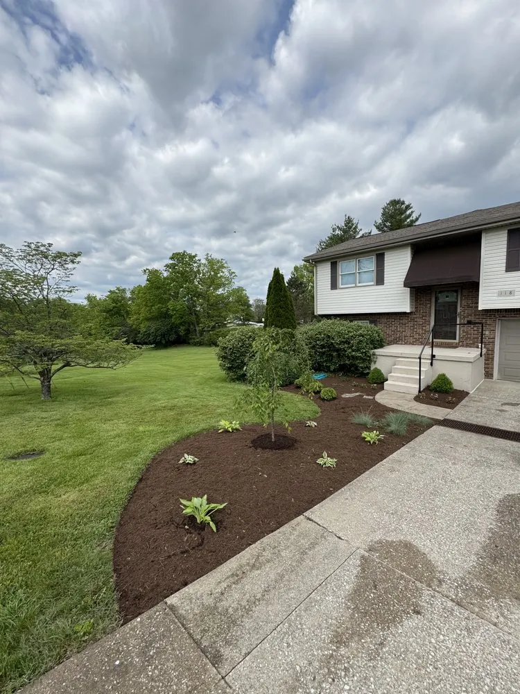 Affordable lawn mowing service near you in Shelbyville, KY by Blueridge Lawn