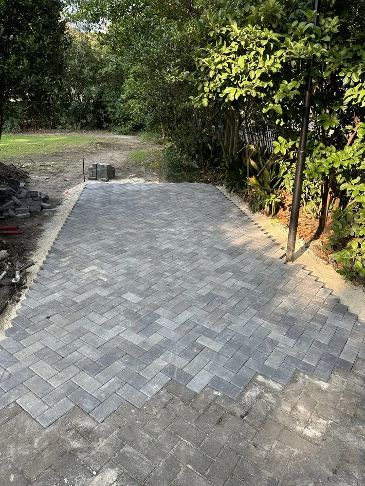 Reliable yard cleanup service for homes in Metairie, LA by Blueskylandscaping