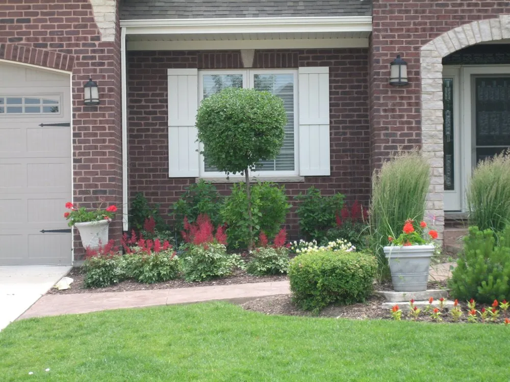 Expert outdoor landscaping experts serving New Lenox, IL - Bluestone Landscape
