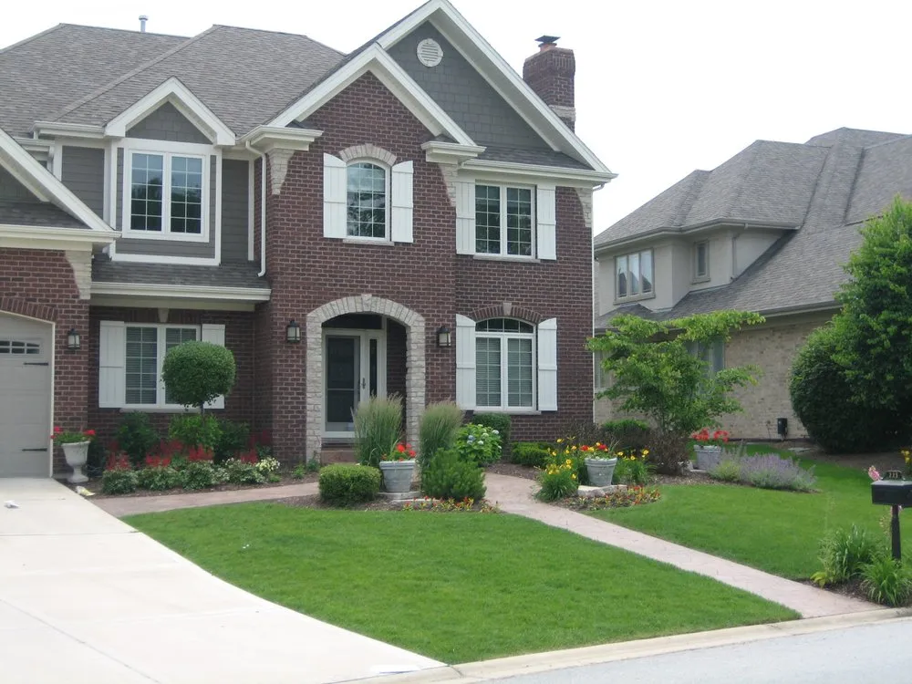 Local yard cleanup service experts serving New Lenox, IL - Bluestone Landscape