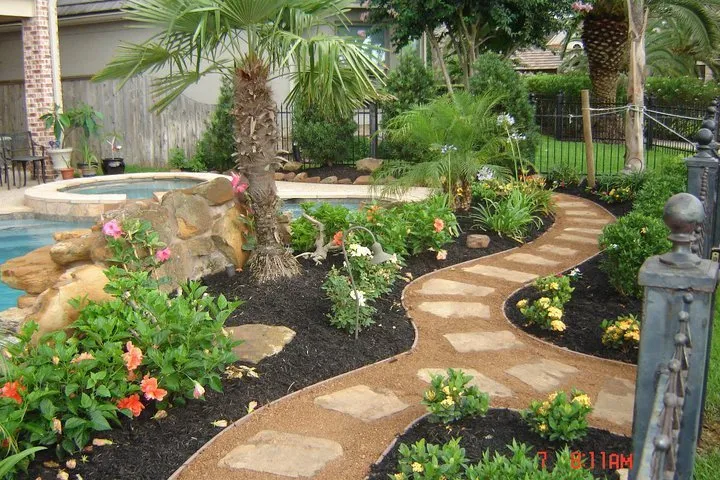 Local landscaping services experts serving Alvin, TX - Bluethumb Landscape