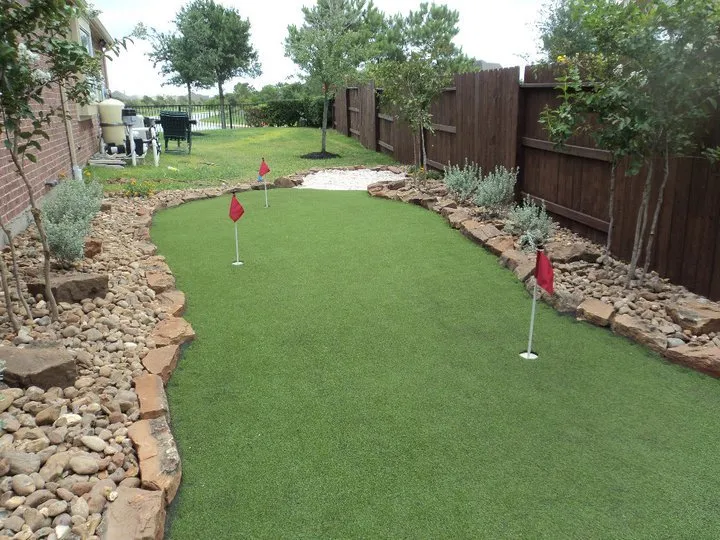 Reliable yard maintenance experts serving Alvin, TX - Bluethumb Landscape