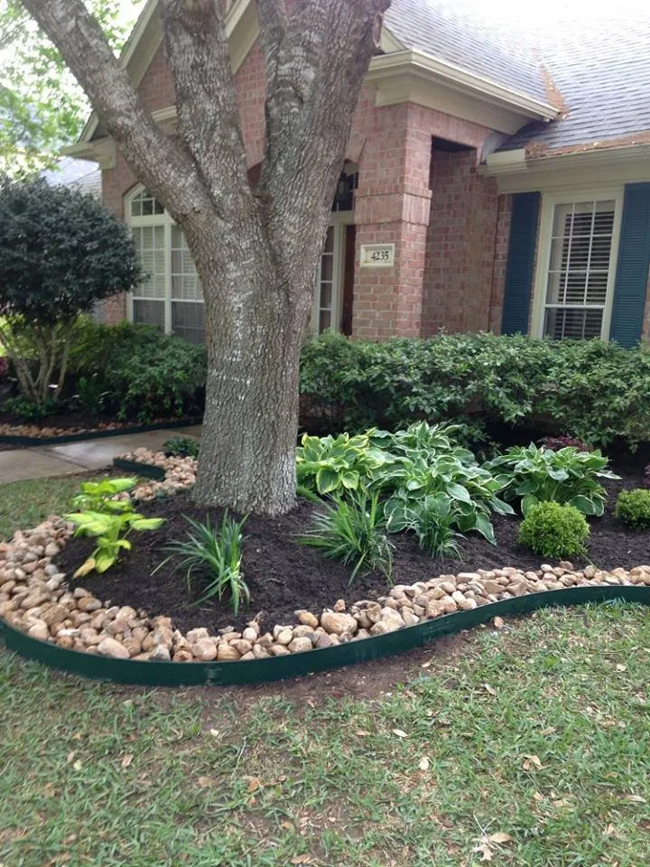 Custom lawn care service experts serving Alvin, TX - Bluethumb Landscape