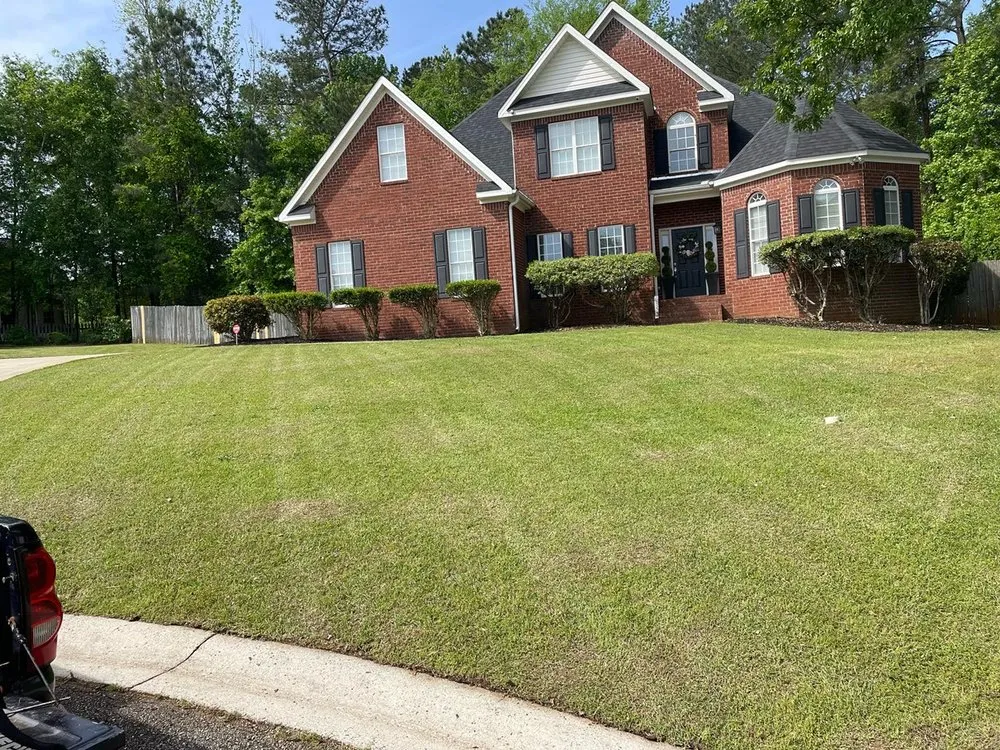 Custom yard maintenance experts serving Macon, GA - BluJay Lawn Care & Hauling