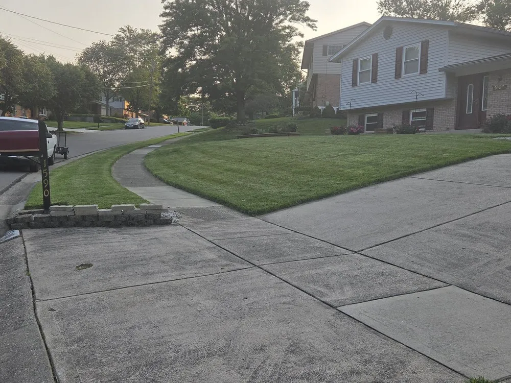 Expert garden landscaping experts serving Cincinnati, OH - Blum Lawn Care Service