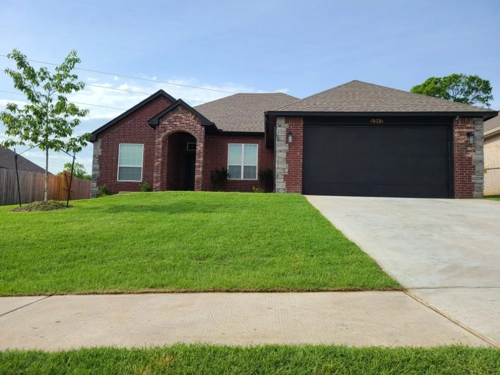 Professional landscaping services experts serving Coweta, OK - B&M Lawn Care