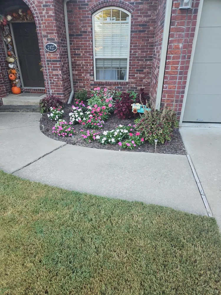 Custom outdoor landscaping in Springdale, AR by B&M Lawncare