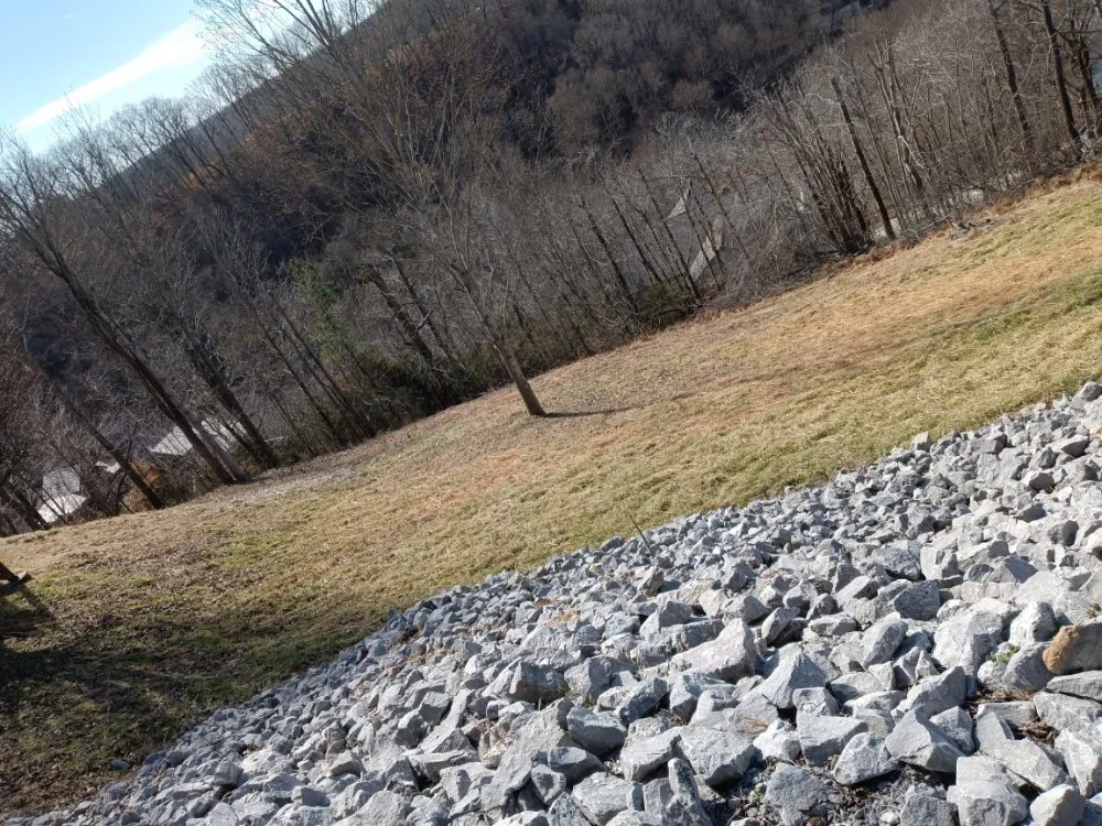 Professional landscaping services for homes in Cookeville, TN by B.Mejia Lawn care