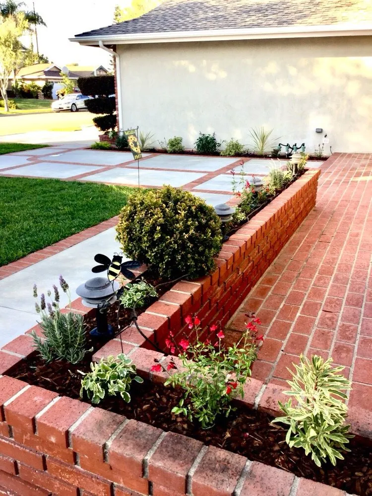 Custom garden landscaping in Long Beach, CA by Bob & Mimmy's Gardening