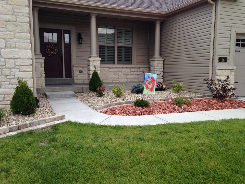 Custom yard cleanup service experts serving O Fallon, MO - Bob & Paul's Nursery