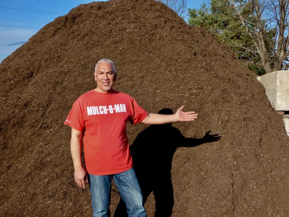 Top-rated outdoor landscaping experts serving Saint Charles, IL - Bob Evans Mulch