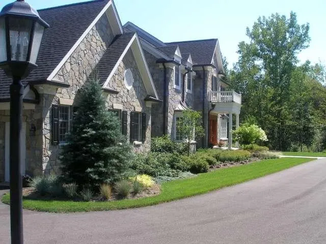 Professional residential landscaping in Crystal Lake, IL by Bob Leonard Landscape & Snowplow