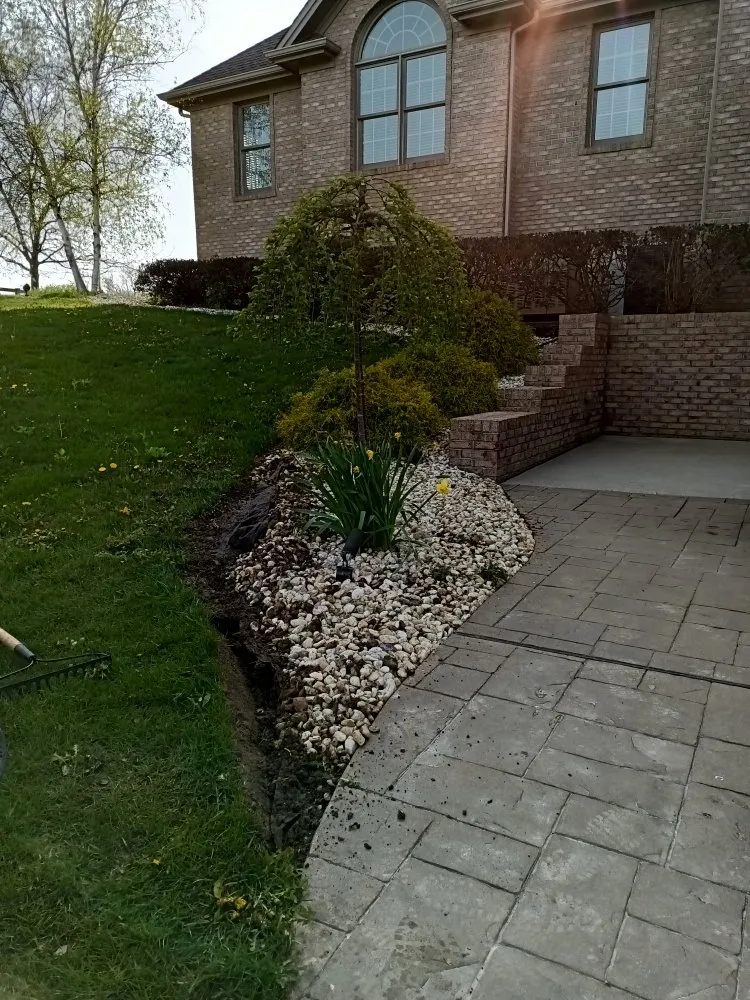 Local yard maintenance in Beaver Falls, PA - Bobby Allon Landscaping