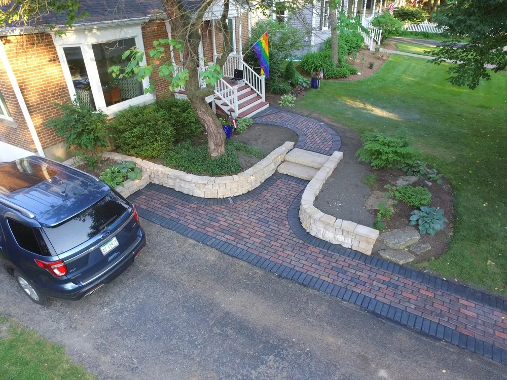 Professional lawn care service experts serving Barrington, IL - Bob's Landscaping