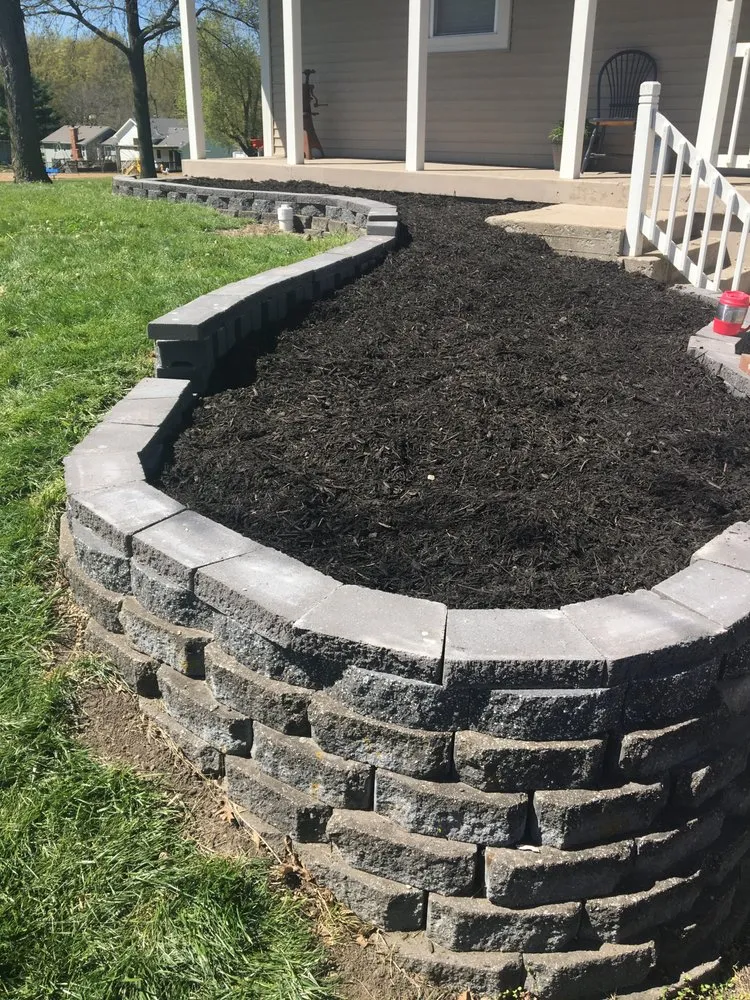 Expert yard maintenance in Kansas City, MO - Bob's Lawn Care