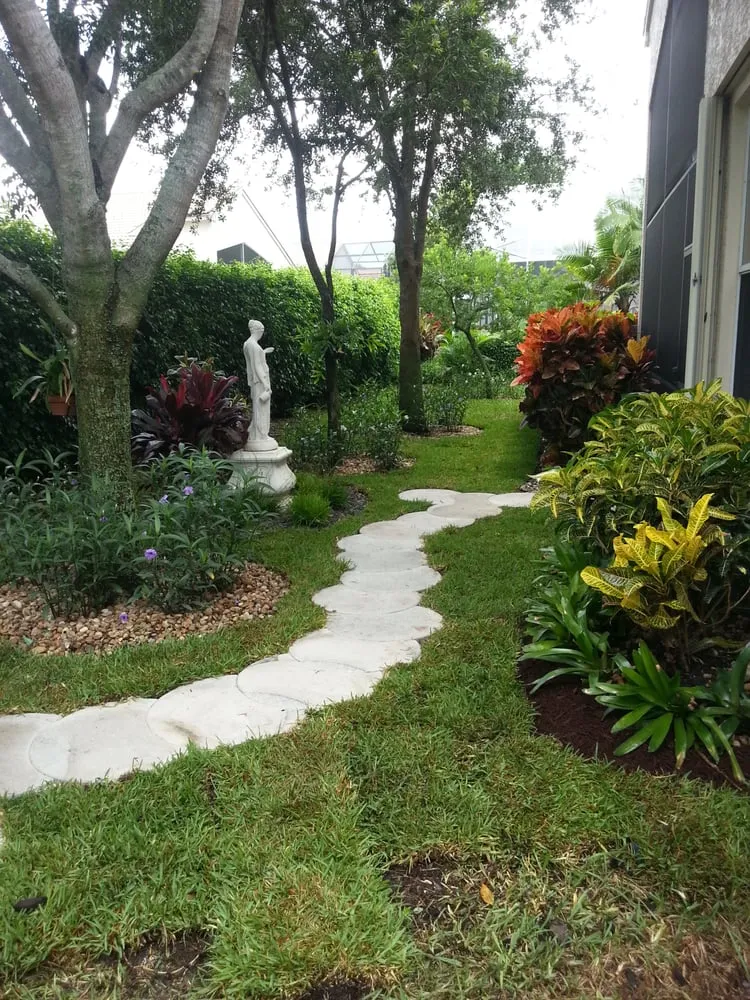 Trusted lawn mowing service near you in Delray Beach, FL by Boca Delray Plants