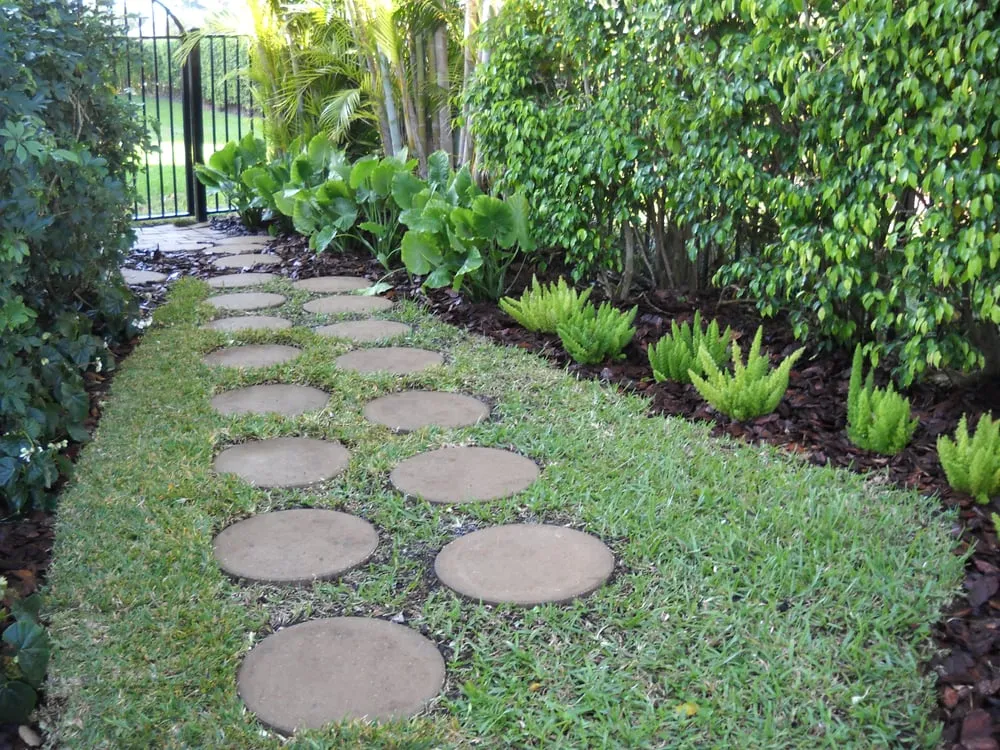 Custom landscaping services in Delray Beach, FL by Boca Delray Plants