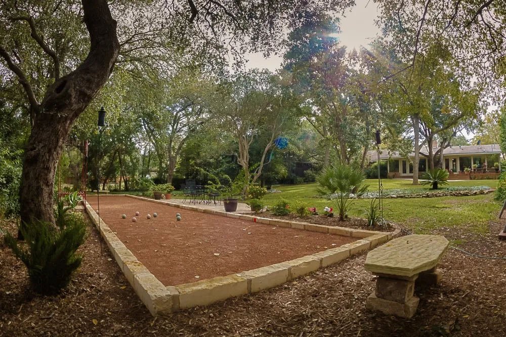 Professional yard cleanup service for beautiful yards across San Antonio, TX - Bocce Pros of Texas