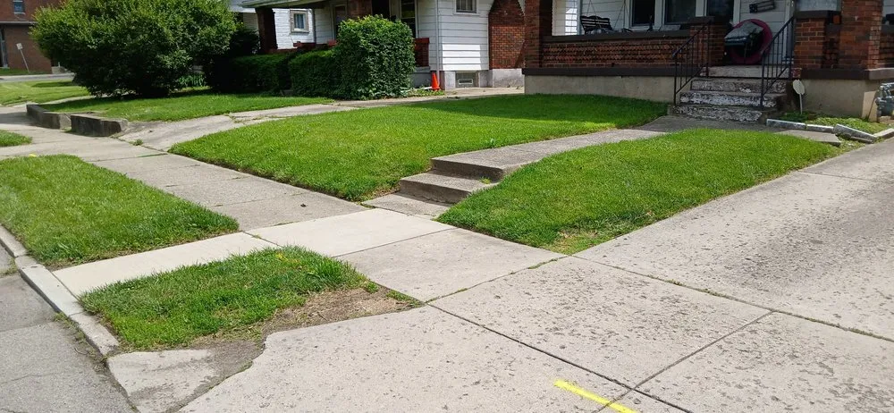 Trusted lawn mowing service for residential properties in Dayton, OH by Boggess Push Mowing