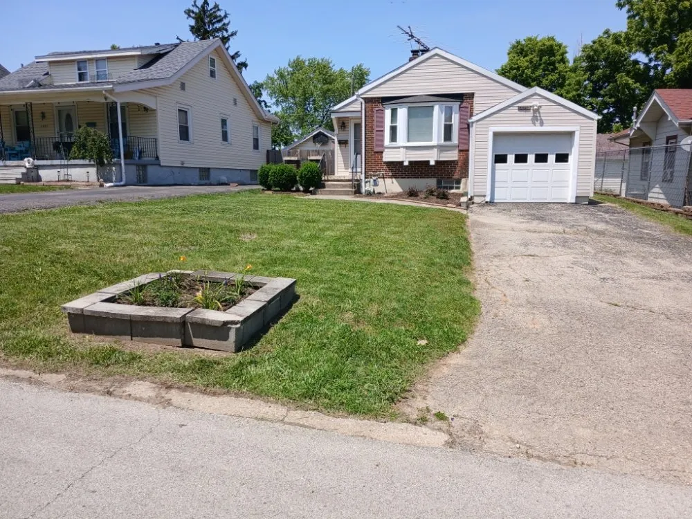 Local residential landscaping for beautiful yards across Dayton, OH - Boggess Push Mowing