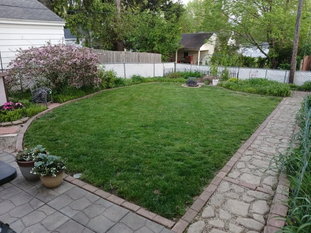 Affordable garden landscaping in Dayton, OH by Boggess Push Mowing