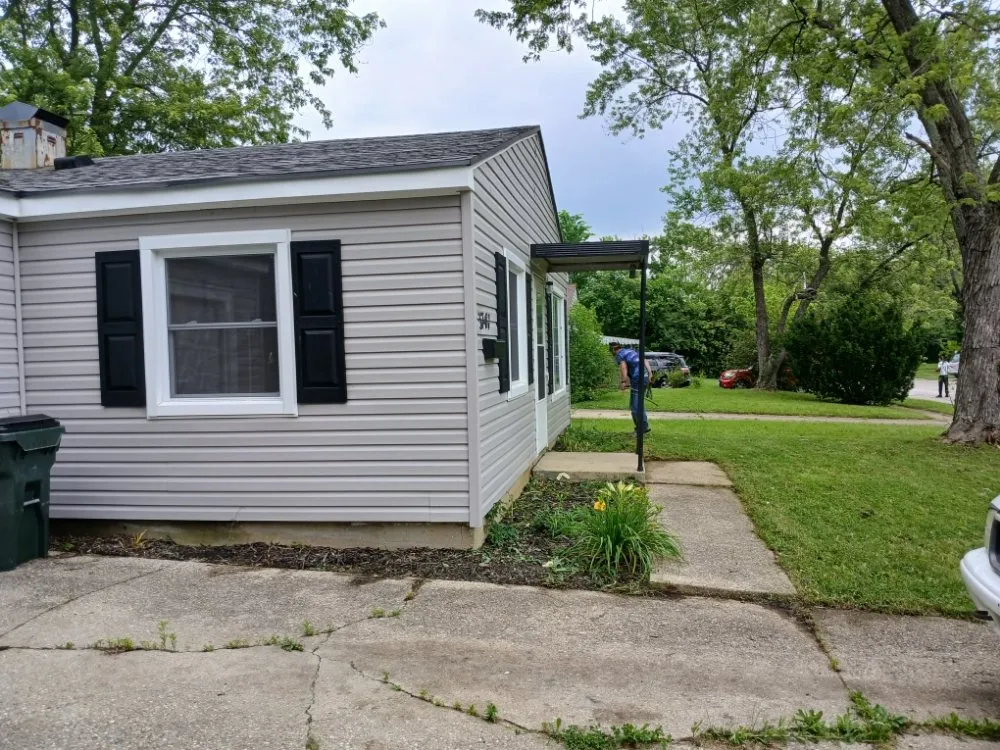 Affordable lawn mowing service in Dayton, OH by Boggess Push Mowing