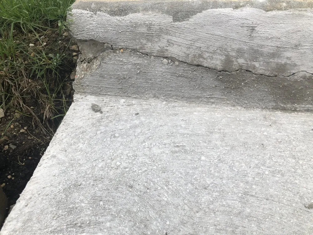 Affordable yard maintenance in Algonquin, IL by Bolanos Landscaping