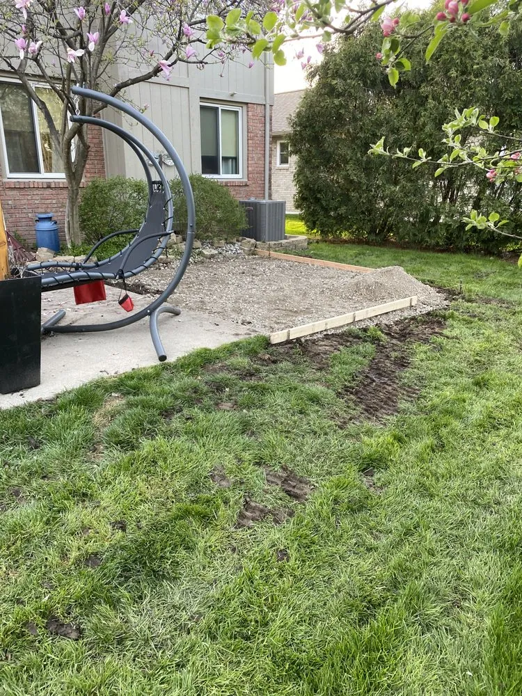 Custom yard cleanup service experts serving Saint Clair Shores, MI - Bommarito Construction