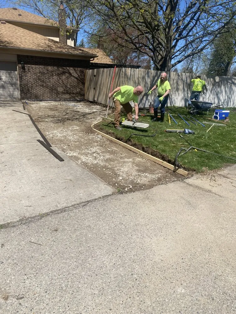 Custom yard maintenance in Saint Clair Shores, MI - Bommarito Construction