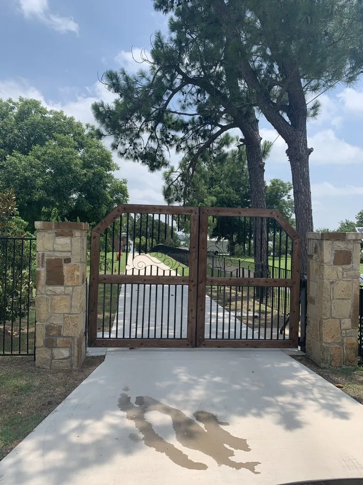 Local yard cleanup service experts serving Haltom City, TX - Bonaventure Stone and Patio