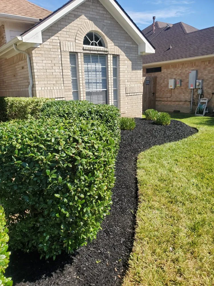 Top-rated lawn mowing service in La Porte, TX - Bonita Bay Lawn Maintenance