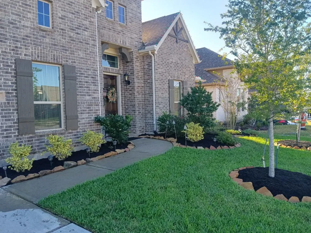 Custom lawn care service in La Porte, TX - Bonita Bay Lawn Maintenance
