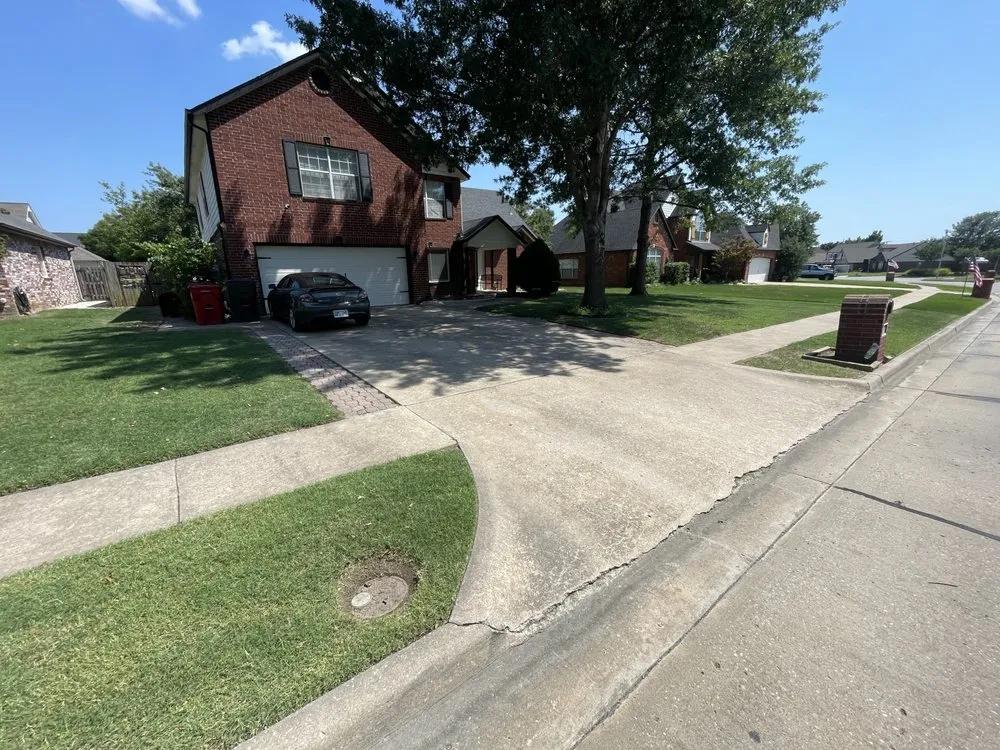 Reliable yard maintenance experts serving Tulsa, OK - Boomin' Greens Lawn Care