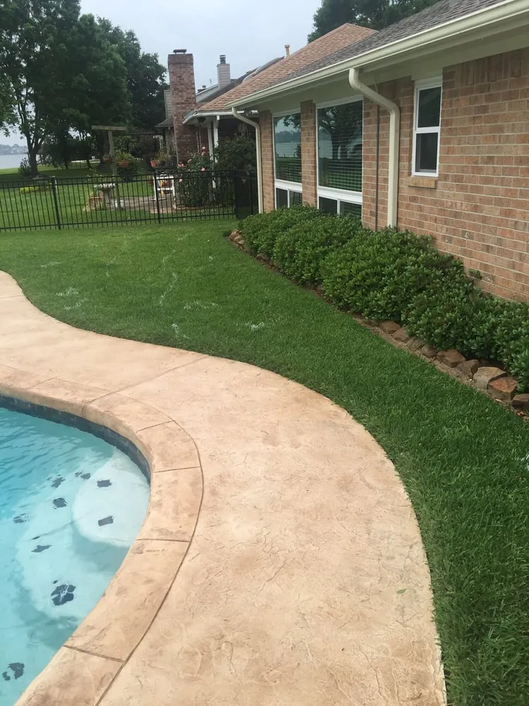 Top-rated lawn mowing service for outdoor upgrades in Conroe, TX by Boone's Landscaping