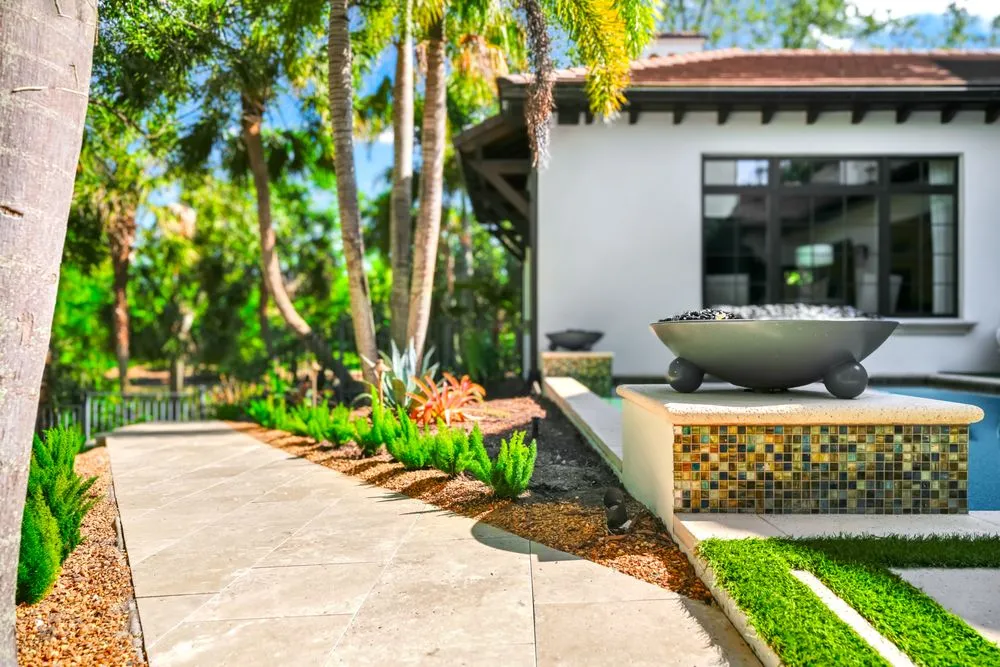 Custom outdoor landscaping in Winter Park, FL - Booth's Cobblestones