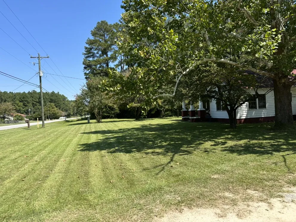 Affordable yard maintenance in Fayetteville, NC - Borbell Services and Landscaping