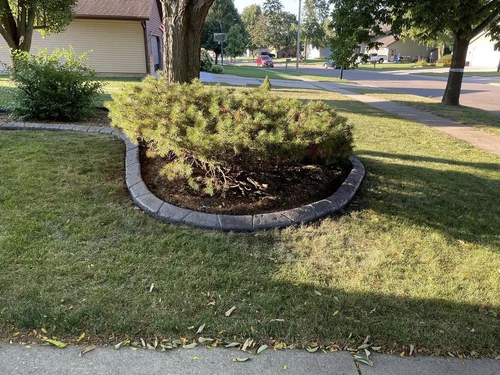 Affordable garden landscaping in Waunakee, WI by Border Magic by BB Landscaping